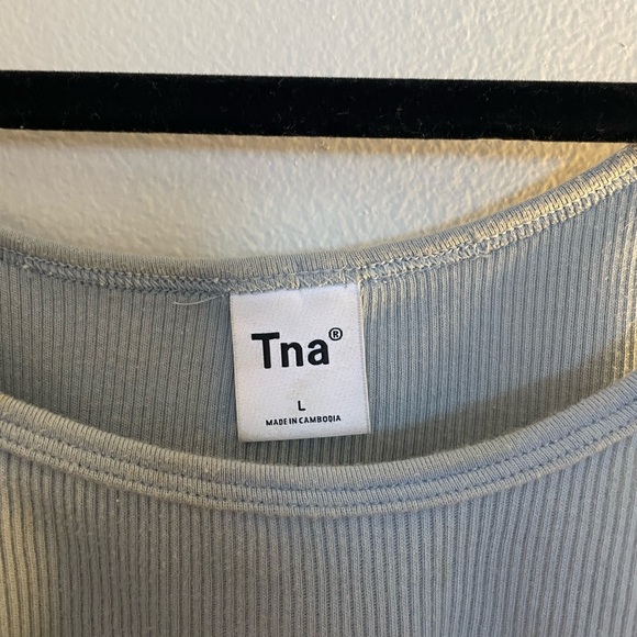 TNA Ribbed Cropped Tank - Picture 3 of 4